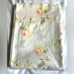 UTICA  Vintage Elegant Rose Print Double Flat Sheet